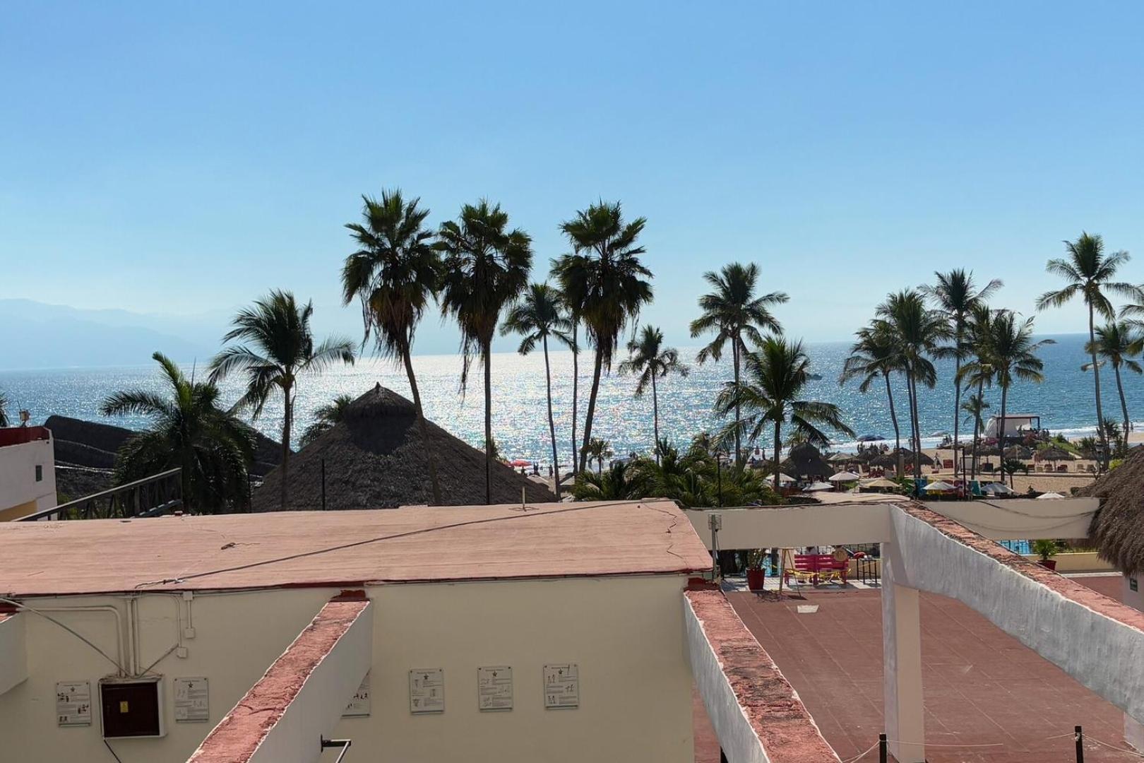 Stunning Ocean View, & Access! Holiday home